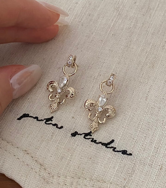 Fleur-de-Lis Earring