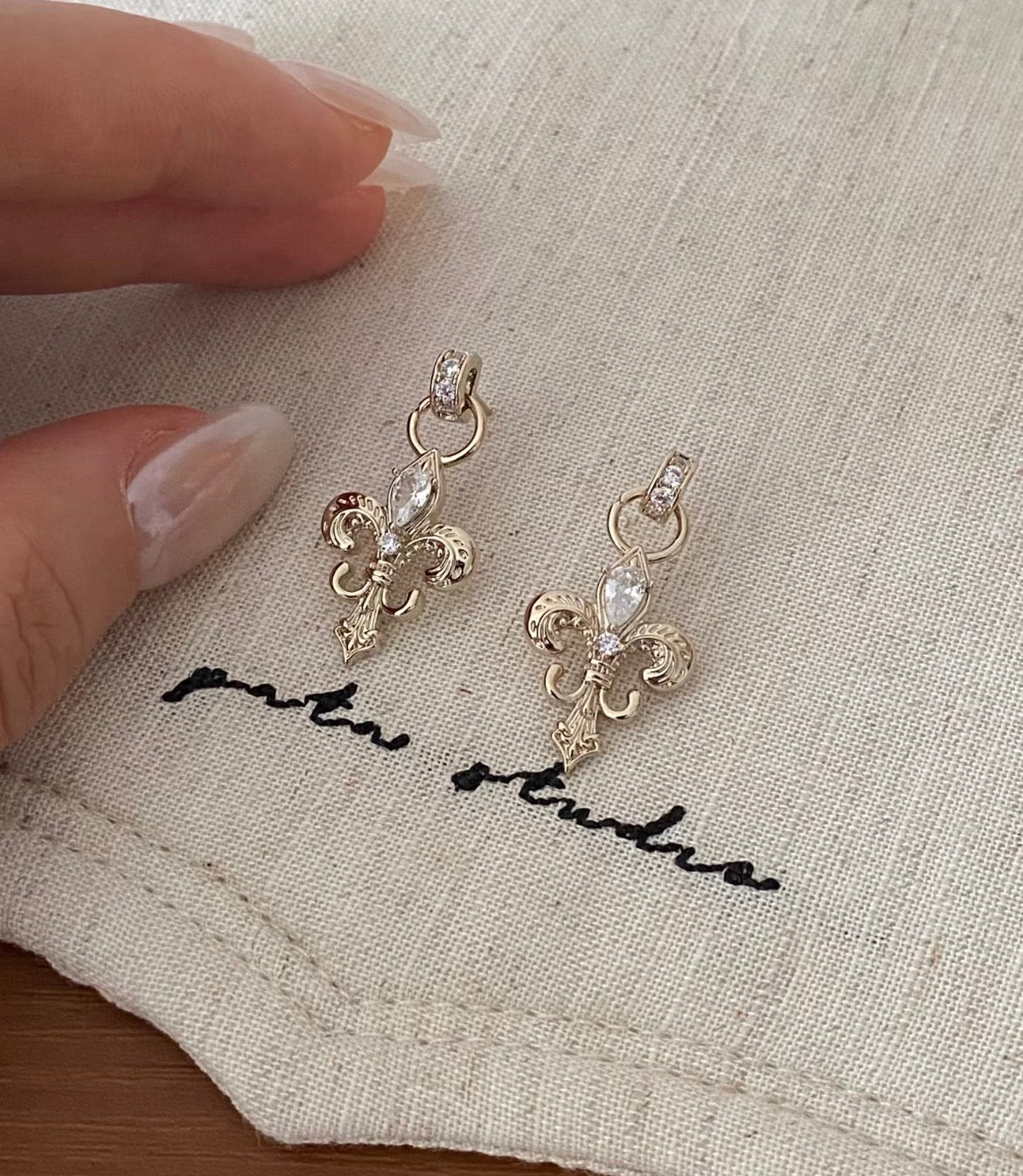 Fleur-de-Lis Earring