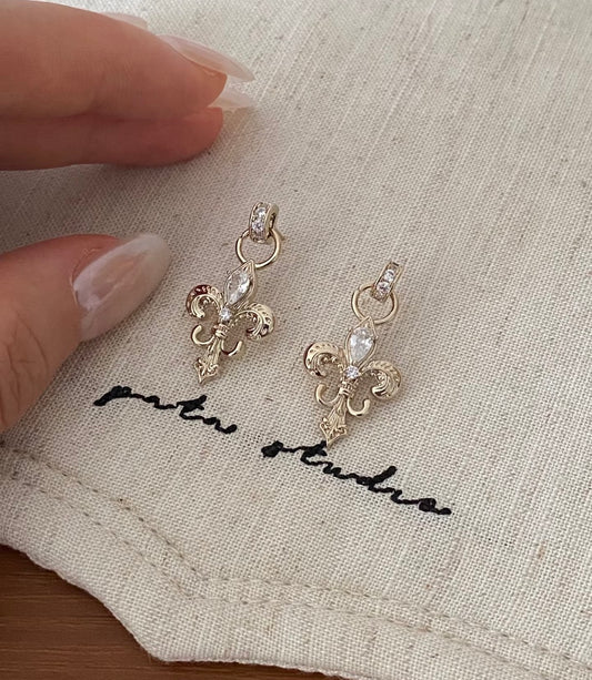 Fleur-de-Lis Earring